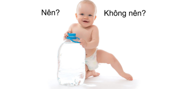 GIẢI ĐÁP: Có nên cho trẻ sơ sinh uống nước không?